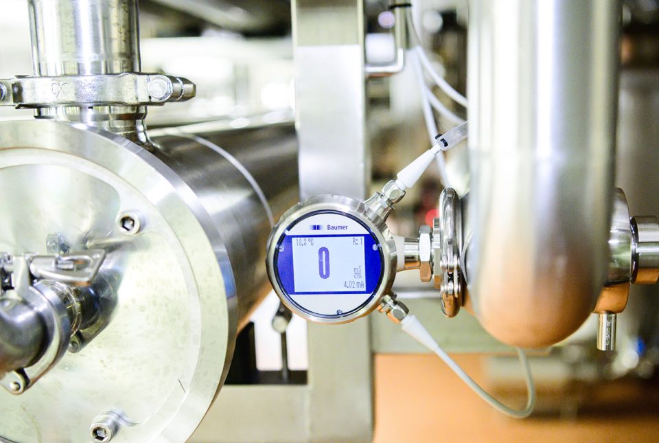 CASE STUDY: Baumer conductivity sensor saves energy at dairy