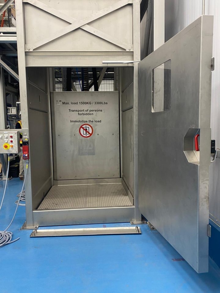 Stainless steel lift for hygienic handling of pallets, IBCs, and FIBCs